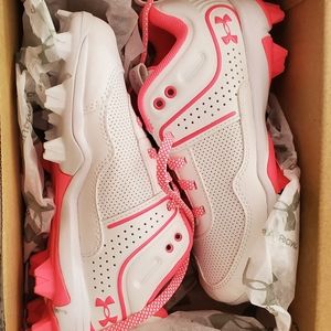 Youth girls softball cleats